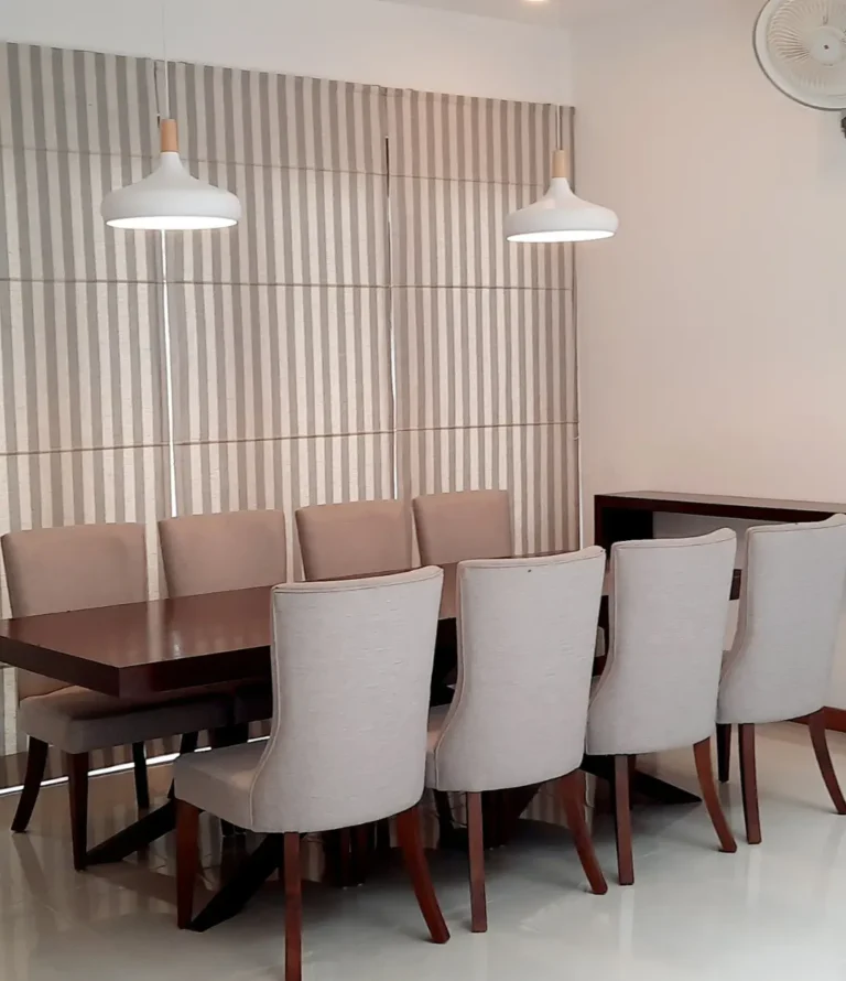 Stylish Venetian blinds for modern office interiors