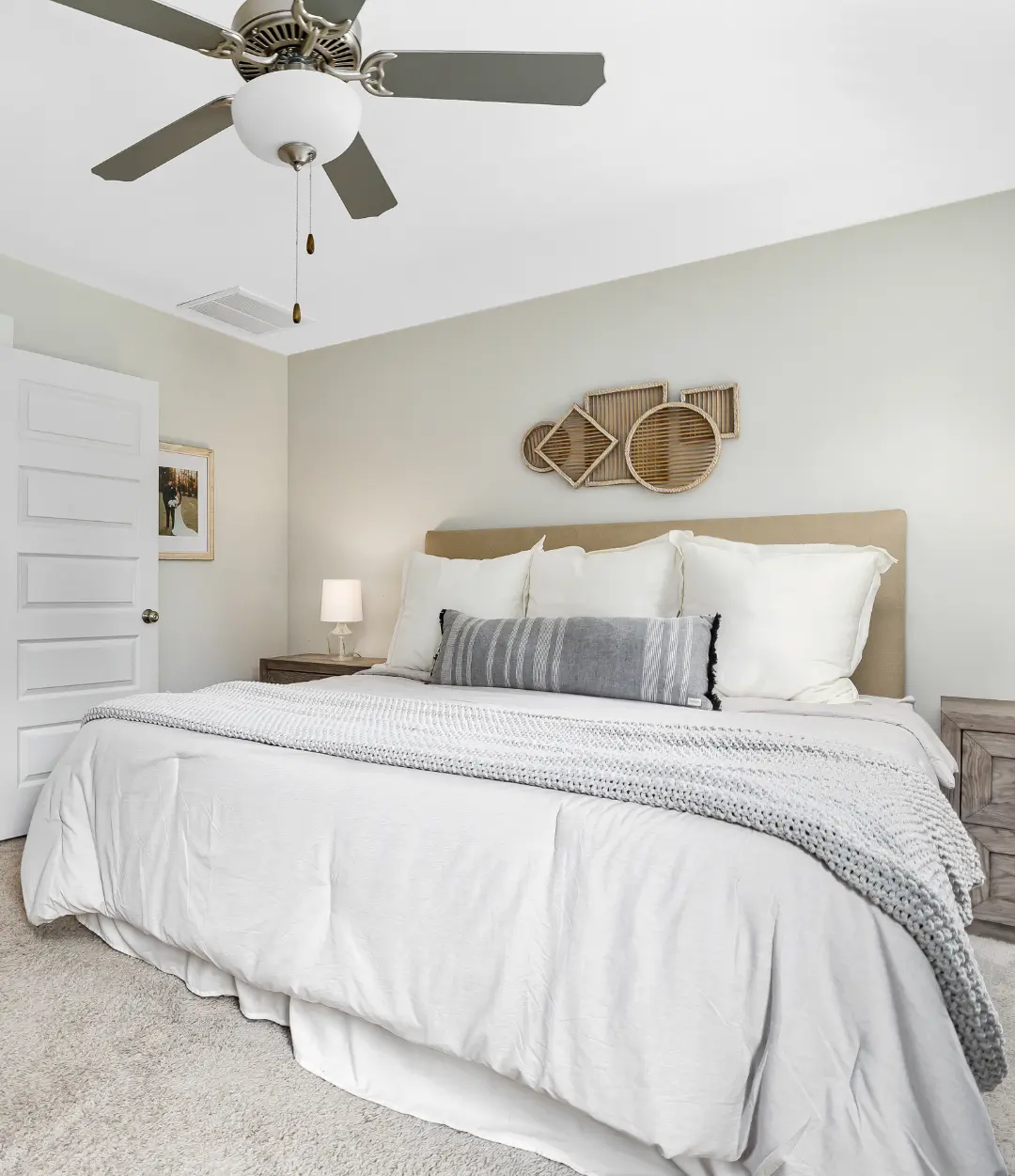 High quality wooden king bed for master bedroom